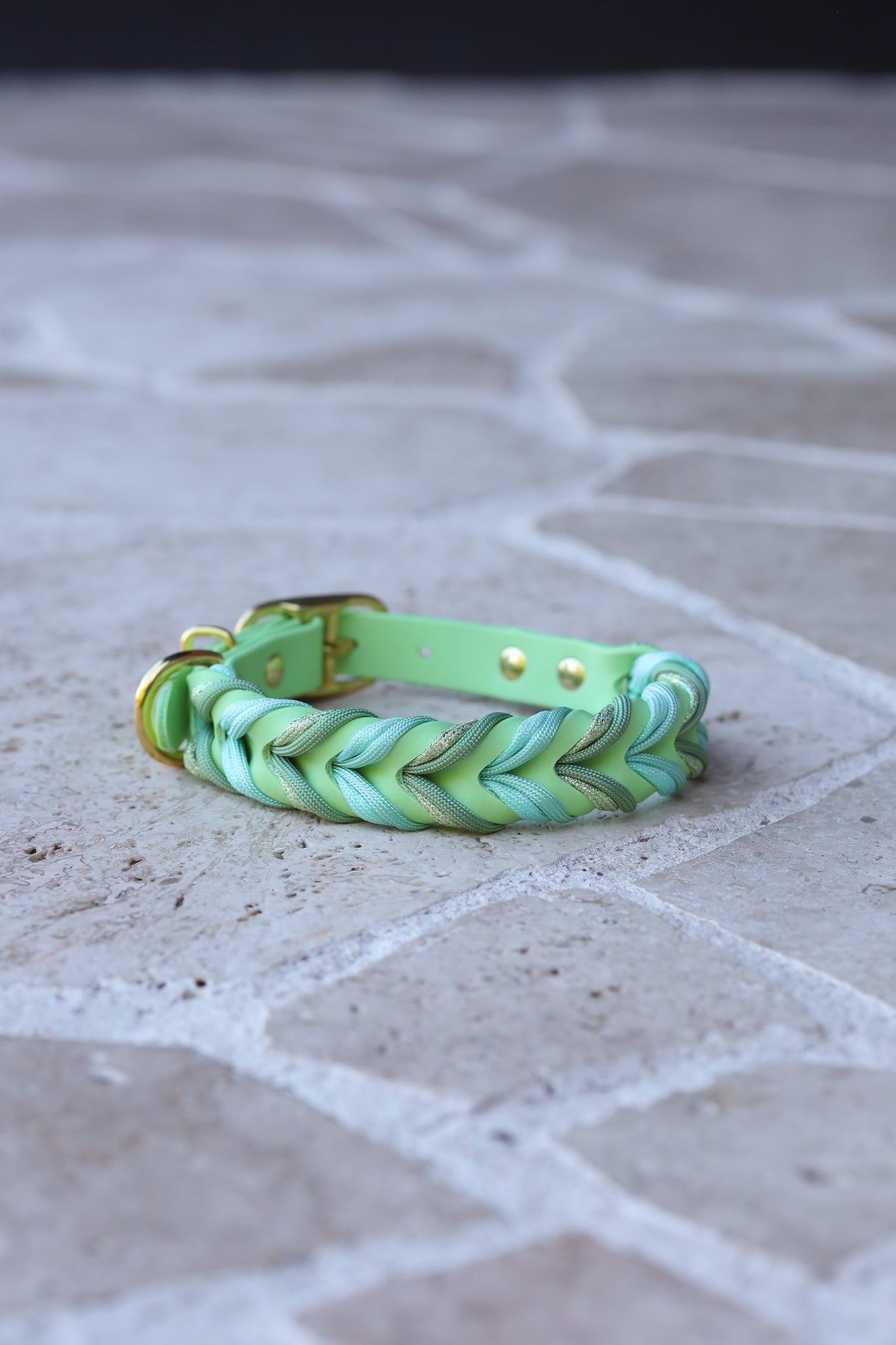 Sample sale 19mm 34cm green sparkle braided collar